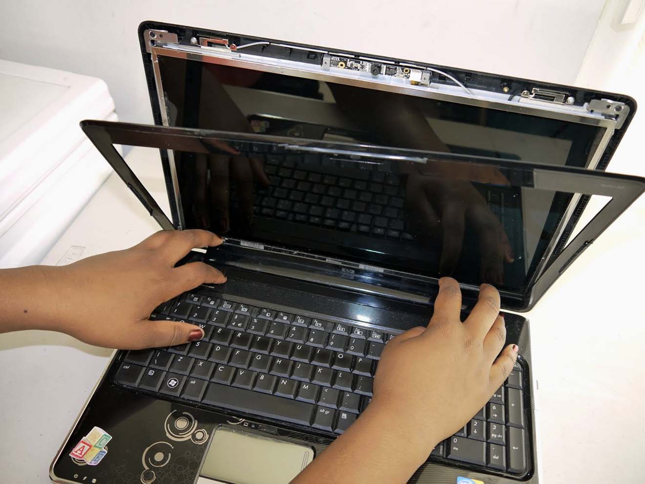 Замена экрана ноутбука HP в Казани